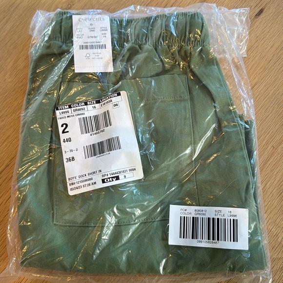 NWT Boys’ J Crew dock shorts in Faded Moss, size 16. - Picture 2 of 2